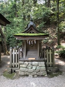 ご神鶏がお出迎えしてくれる神社をレポート【石上（いそのかみ）神宮】 御朱印や駐車場は？