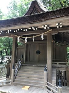 ご神鶏がお出迎えしてくれる神社をレポート【石上（いそのかみ）神宮】 御朱印や駐車場は？