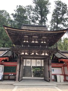 ご神鶏がお出迎えしてくれる神社をレポート【石上（いそのかみ）神宮】 御朱印や駐車場は？