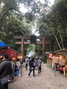 ご神鶏がお出迎えしてくれる神社をレポート【石上（いそのかみ）神宮】 御朱印や駐車場は？