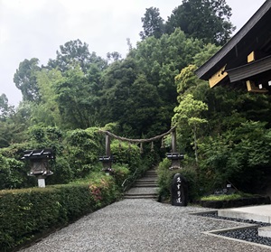 パワースポットで有名な神社をレポート【大神（おおみわ）神社】御朱印や駐車場は？